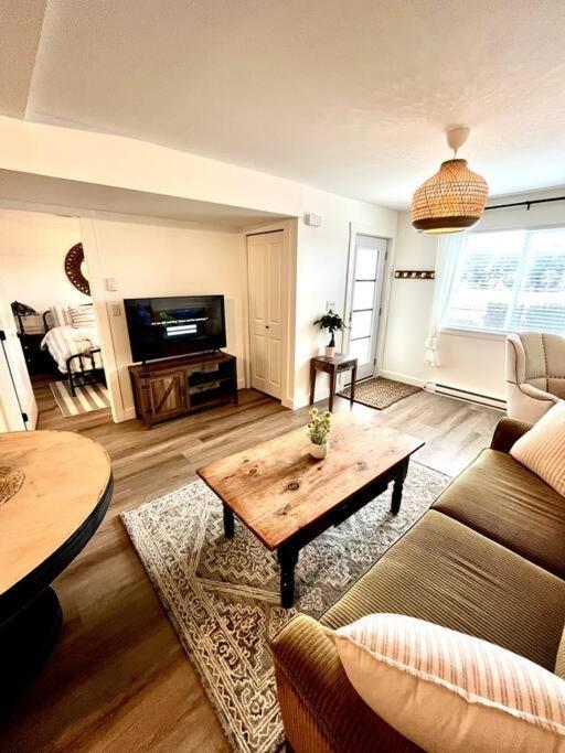 Cozy Lakeview Suite Victoria Dış mekan fotoğraf
