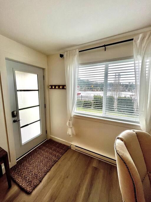 Cozy Lakeview Suite Victoria Dış mekan fotoğraf